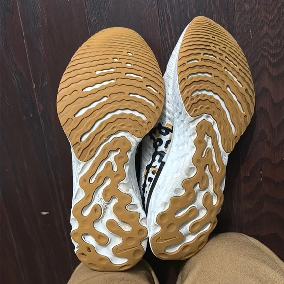 Nike Infinity W 7.5 Animal Print Athletic Shoes - Picture 9 of 11